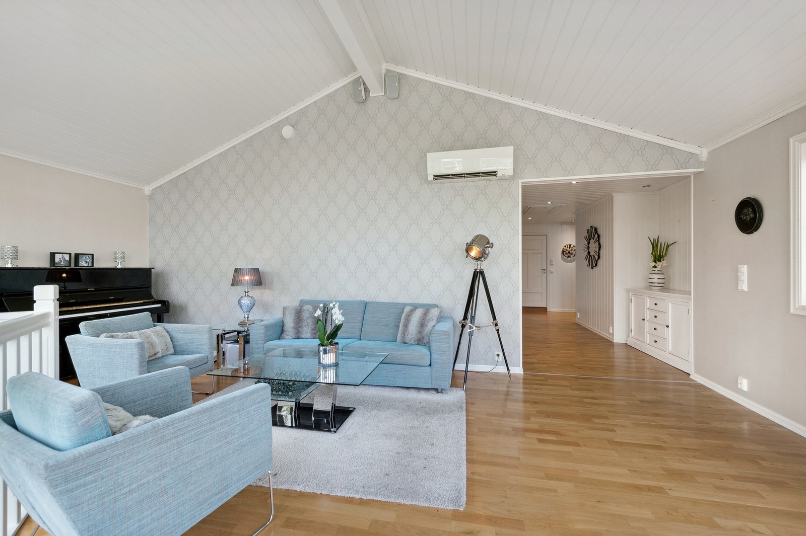 Det er montert balansert ventilasjon i 1. etasje og ny del i u. etasje Galleribilde