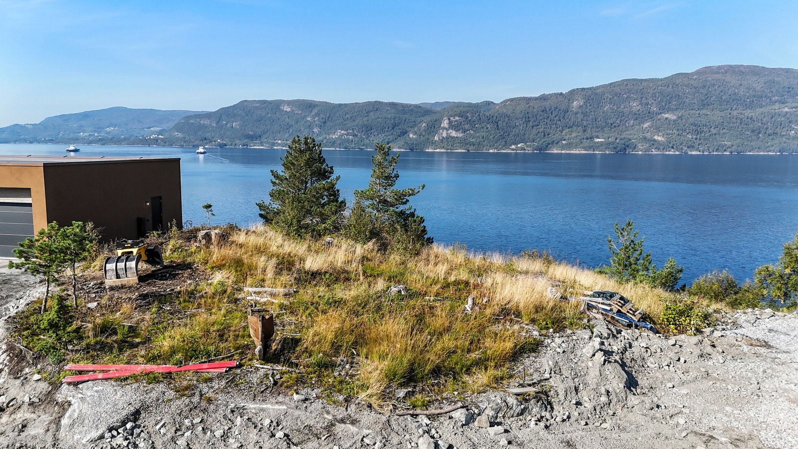 Tomten har meget gode solforhold gjennom hele dagen. Galleribilde