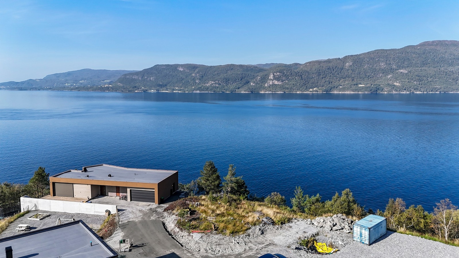 Adkomstveier blir asfalterte og tomten vil ha enkel adkomst. Galleribilde