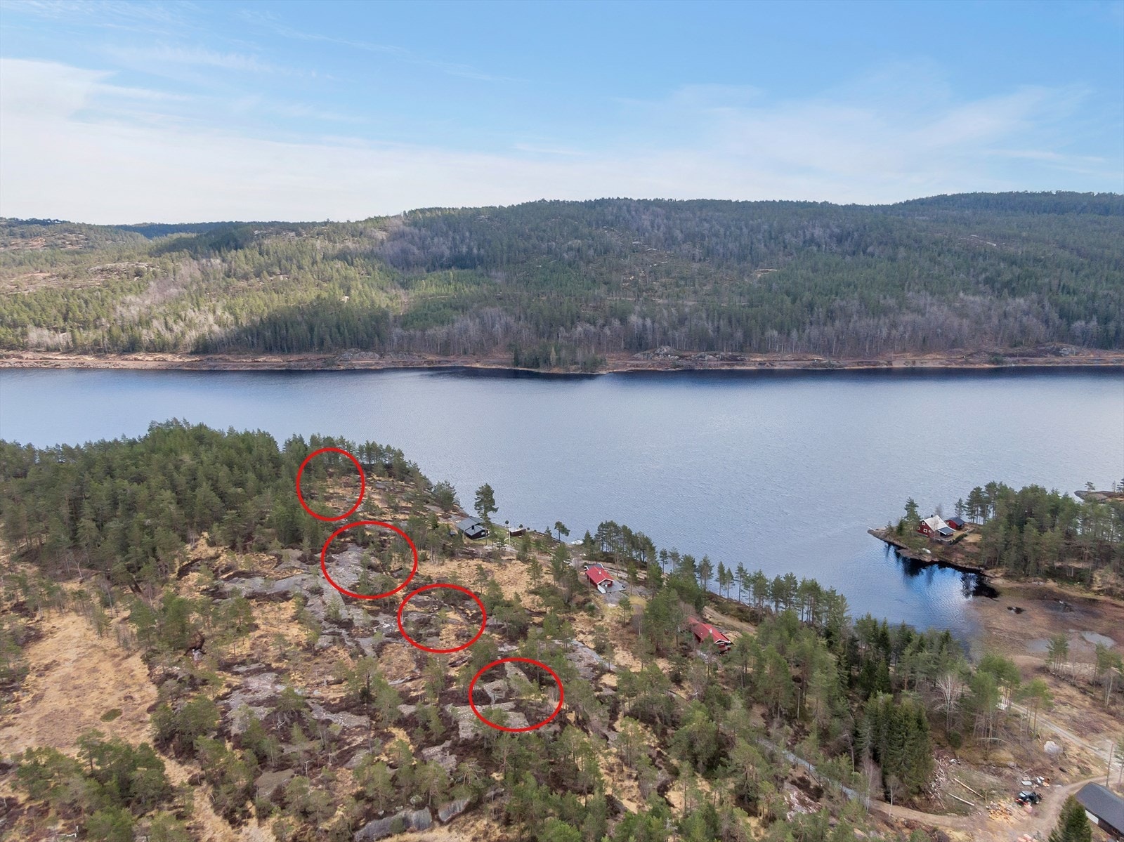 Her er det angitt sånn omtrentlig hvor tomtene ligger. Galleribilde