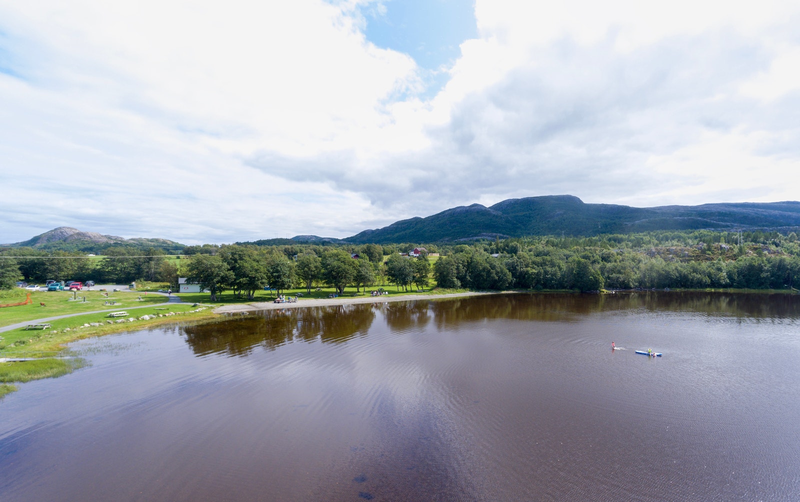 Storvatnet (ferskvann), kanskje det fineste badeområdet i Agdenes ligger noen minutters biltur unna Galleribilde