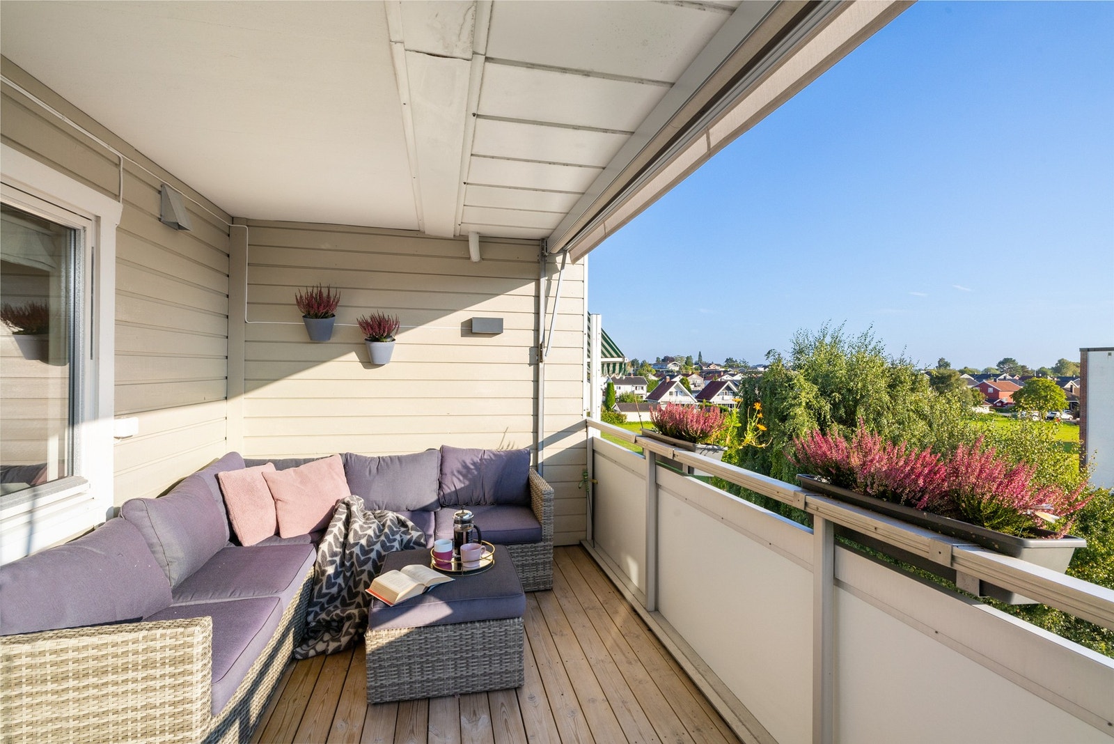 Fra 4 etg har du god utsikt over nærområdet og optimale solforhold. Galleribilde