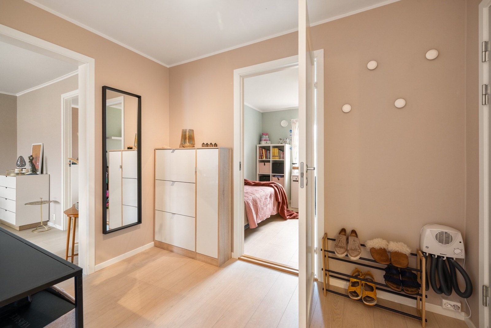 Soverom 2 har adkomst fra gangen. Galleribilde