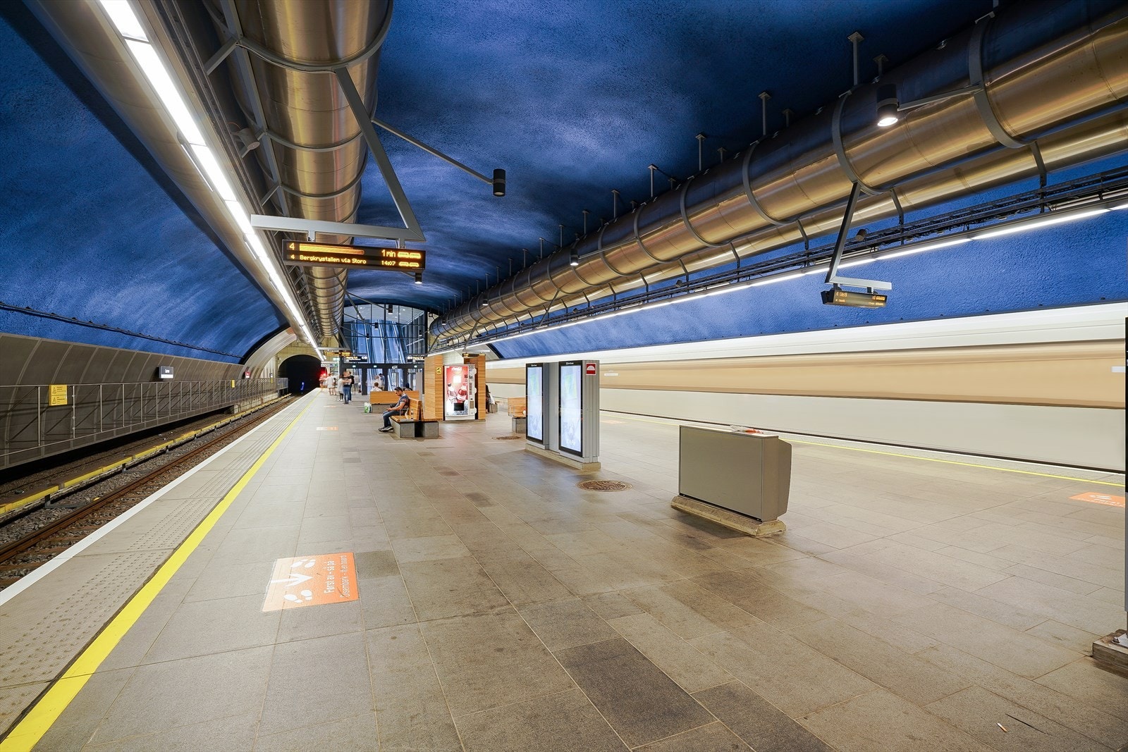 Det kollektive transporttilbudet er meget bra med bl.a. Løren T-banestasjon som stod ferdig i April 2016. Galleribilde