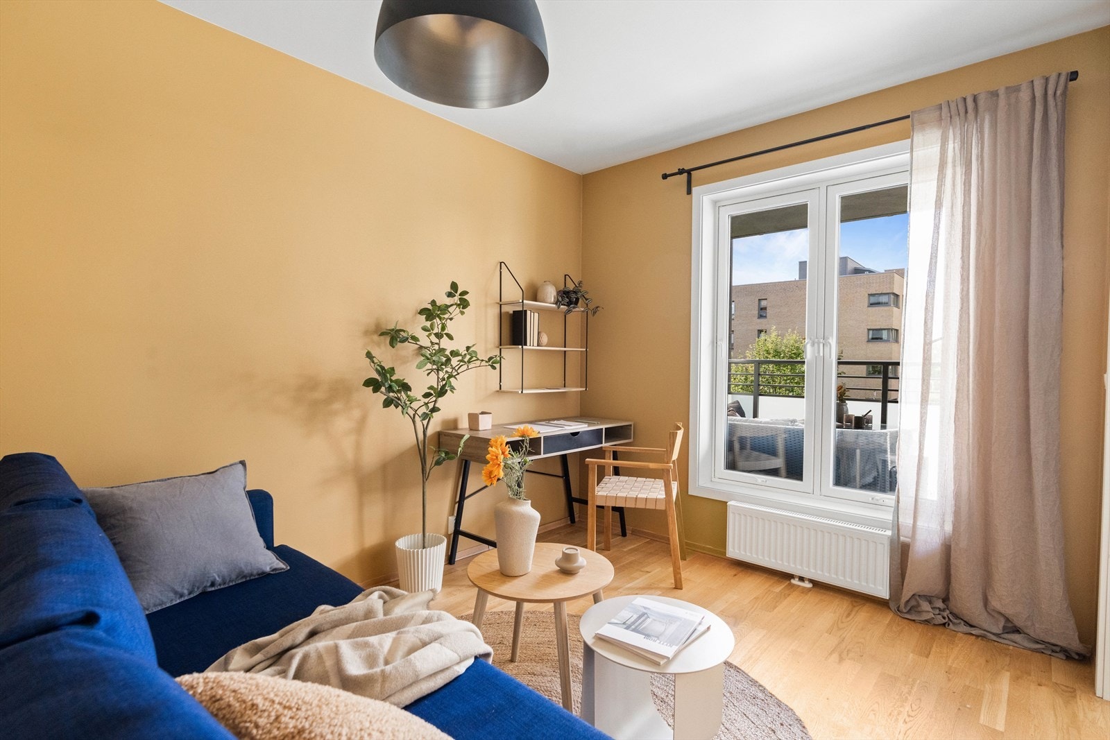 Rommet har plass til seng, nattbord, garderobeløsning og evt. skrivebord. Galleribilde