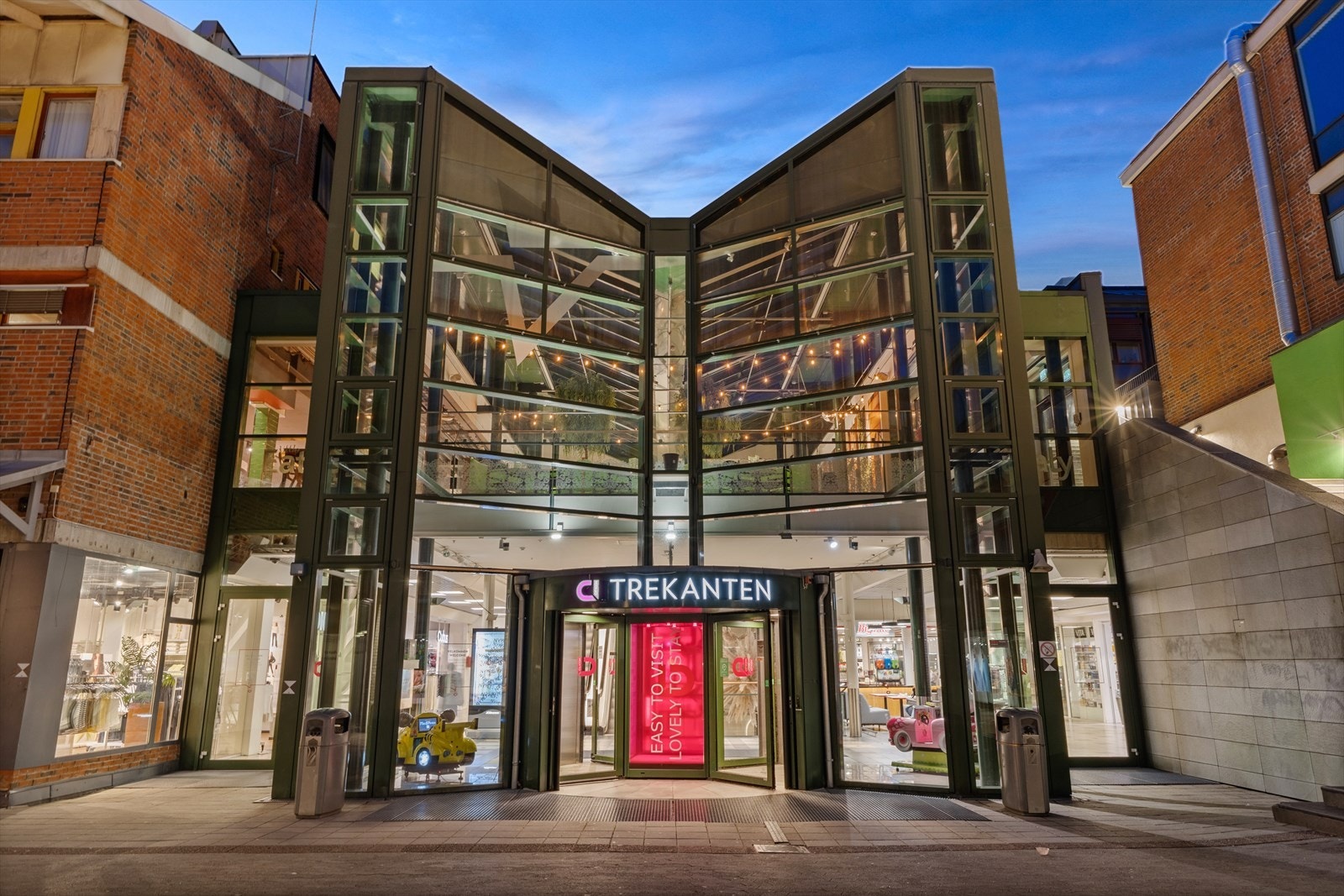 Med både kjøpesenter og handlegate like borti veien er det aldri langt til det du trenger. Galleribilde