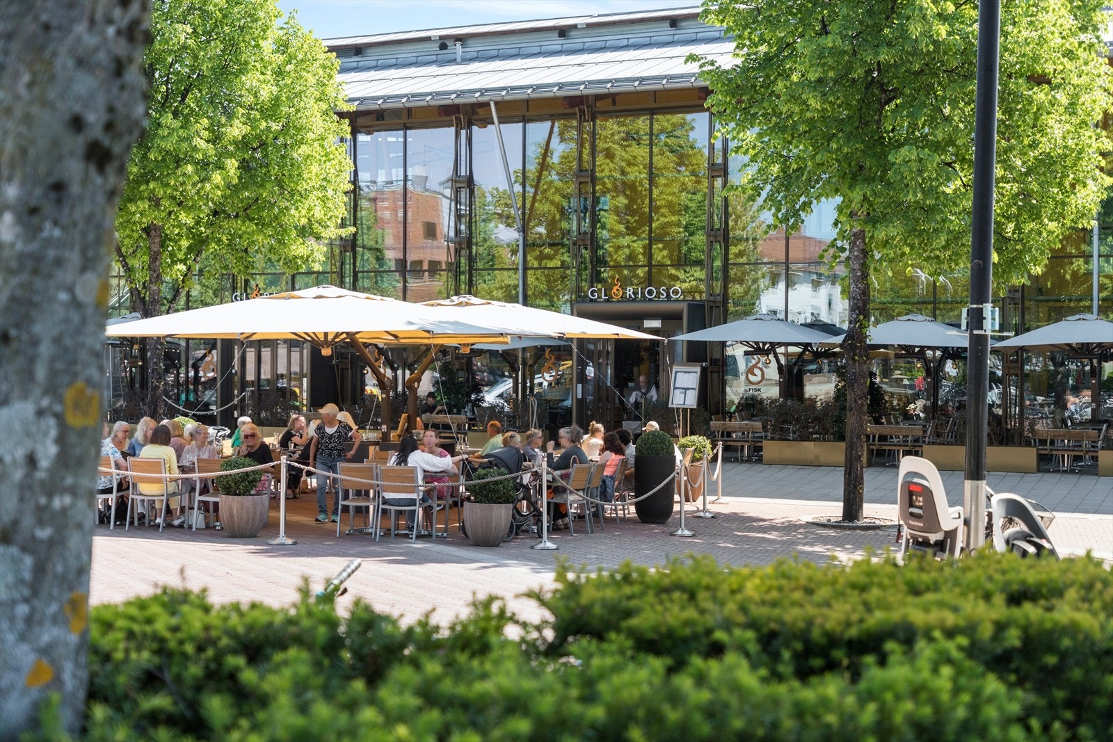 Handel og servicetilbud ligger i umiddelbar nærhet fra boligen. Galleribilde