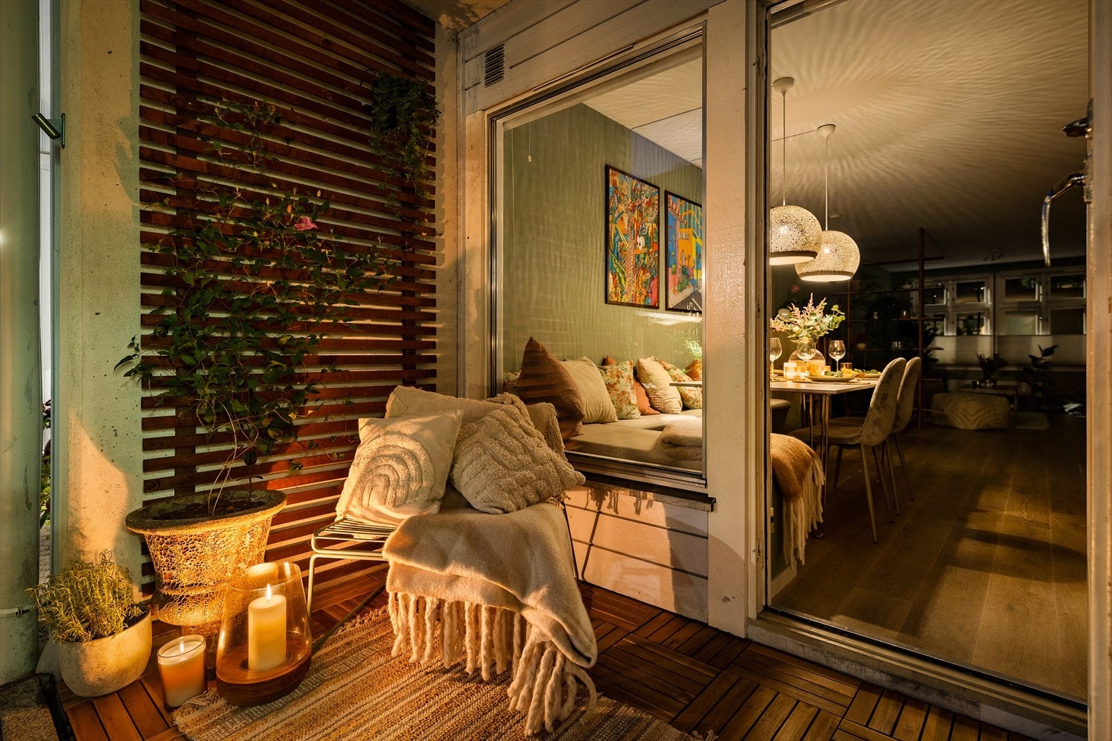 Den private markterrassen er på 3 m², men med svært enkel tilgang til plen og sittegrupper i bakgården har eier opplevd husfølelsen. Galleribilde