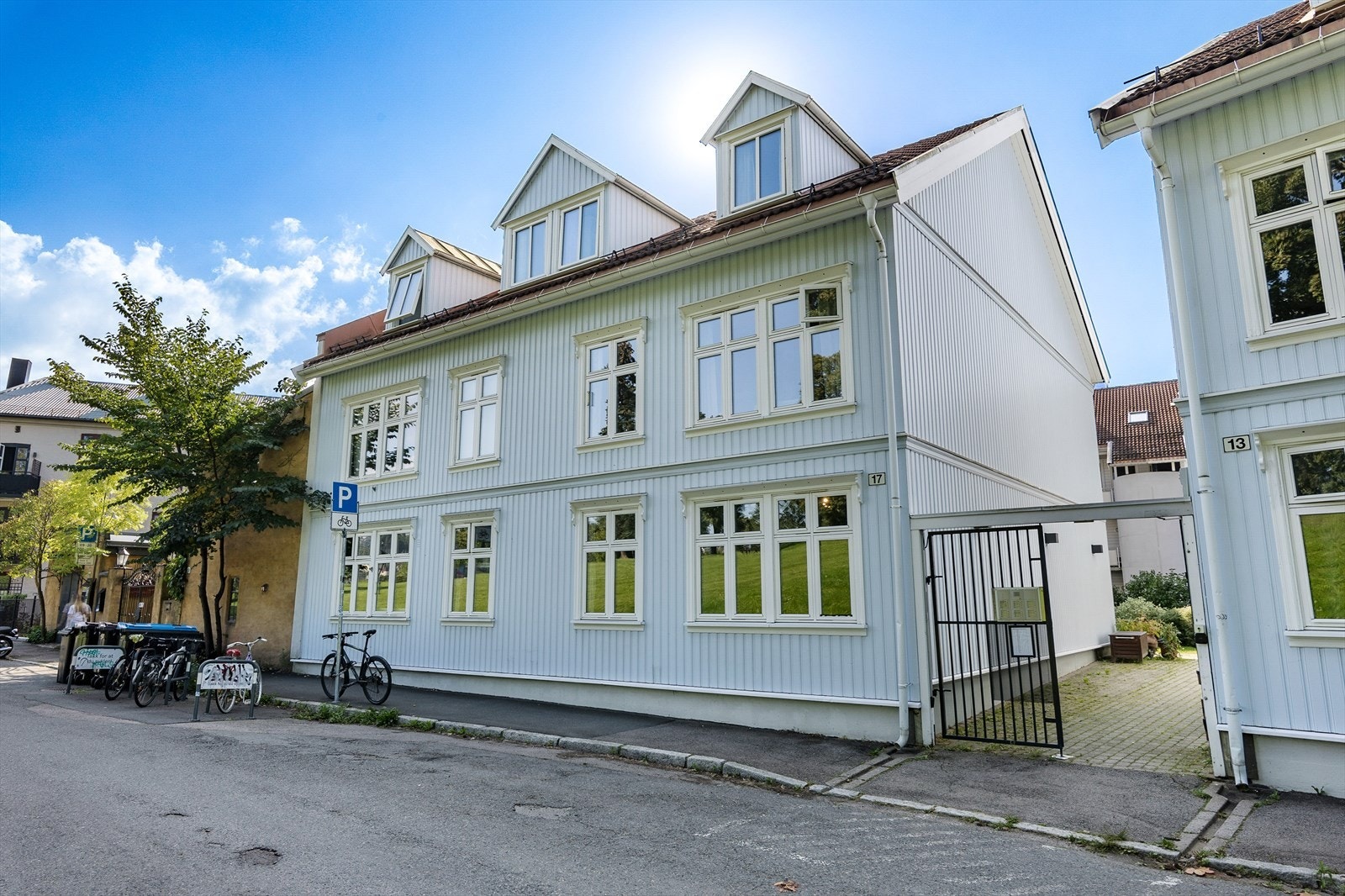 De to pastellblå husene i Opplandgata 13 og 17 passer godt inn i Vålerengas fargerike bebyggelse. Galleribilde