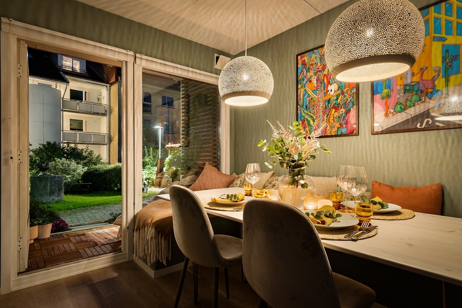 En veldig koselig stue å invitere til sosiale sammenkomster med venner og familie. Galleribilde