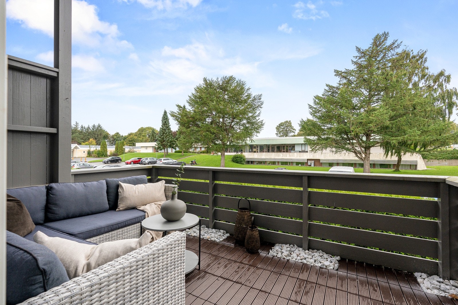 Herlig, solrik balkong. Galleribilde