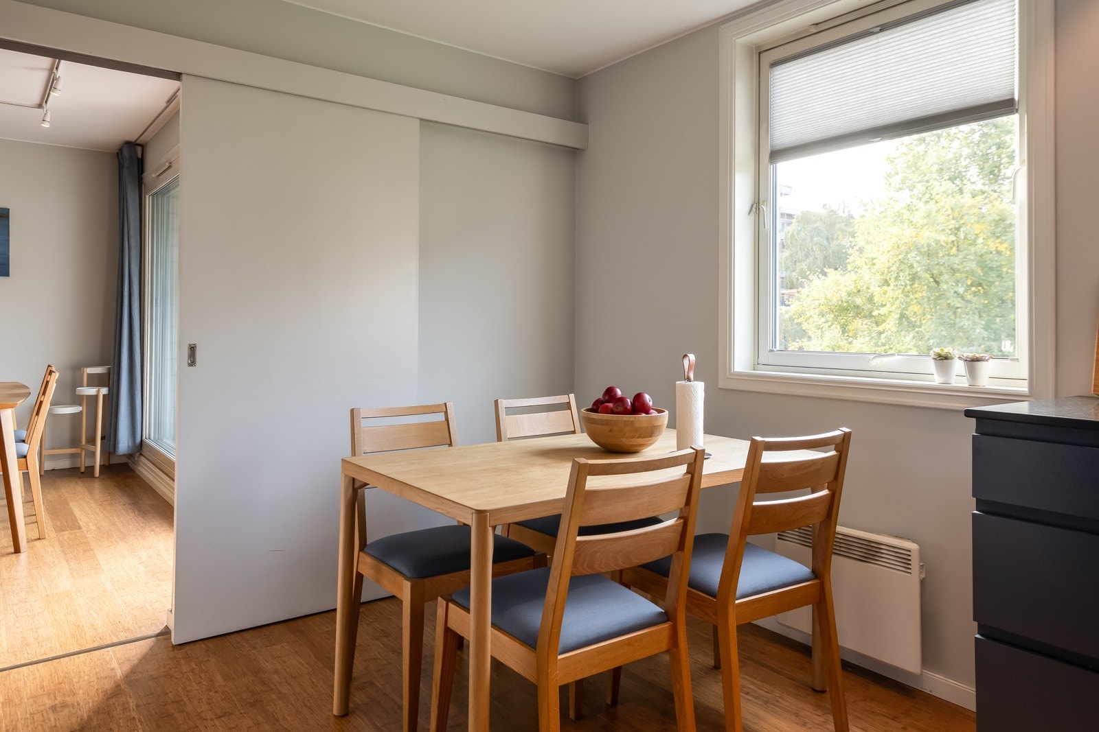 På kjøkkenet er det også en bod på ca. 1.5 kvm. Galleribilde