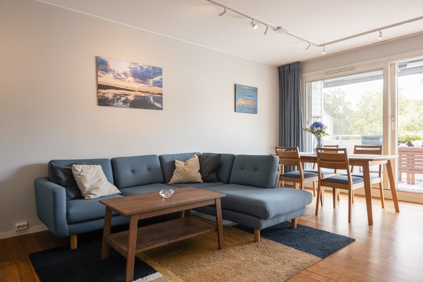 Det er bambus parkett i hele leiligheten foruten bad og entre. Galleribilde