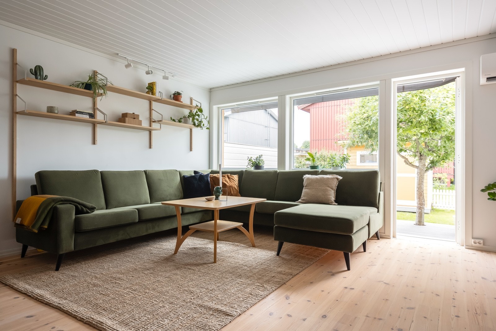 Romslig "hovedstue" i 1. etasje på 25 kvm. Galleribilde