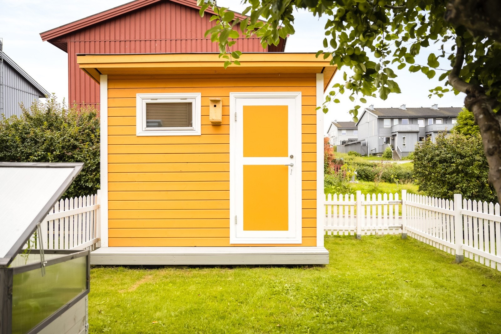 Det er mye oppbevaringsplass med stort loft, samt innvendig og utvendig bod. Galleribilde