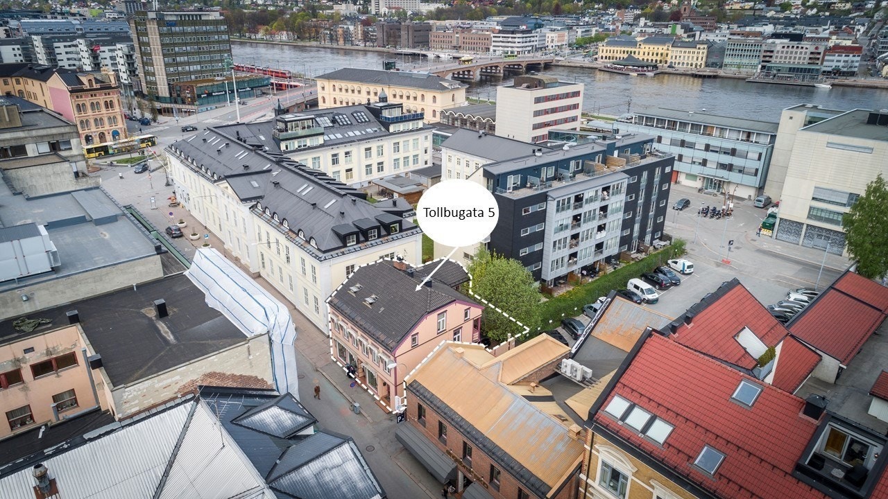 Eiendommen er i hjertet av sentrum med umiddelbar nærhet til alle fasiliteter Galleribilde