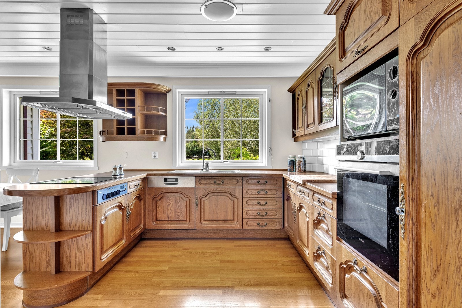 Kjøkkenet er både pent og praktisk innredet. Galleribilde