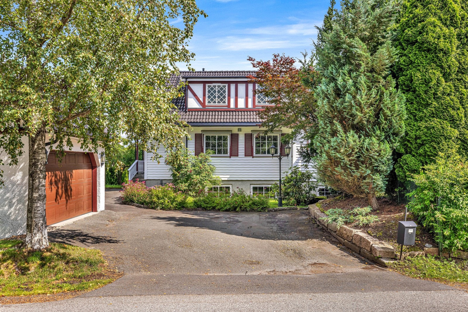 Eiendommen er romslig, solrik og pent opparbeidet. Galleribilde