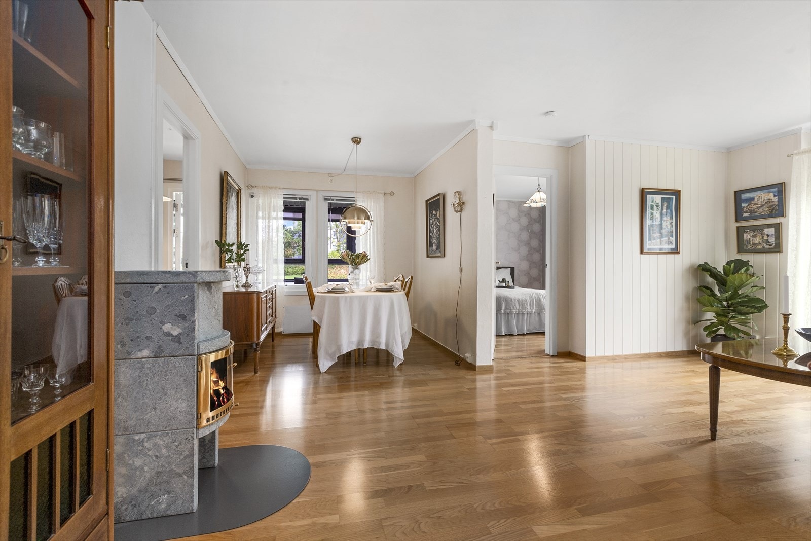 Klebersteinsovn med peisinnsats. Galleribilde