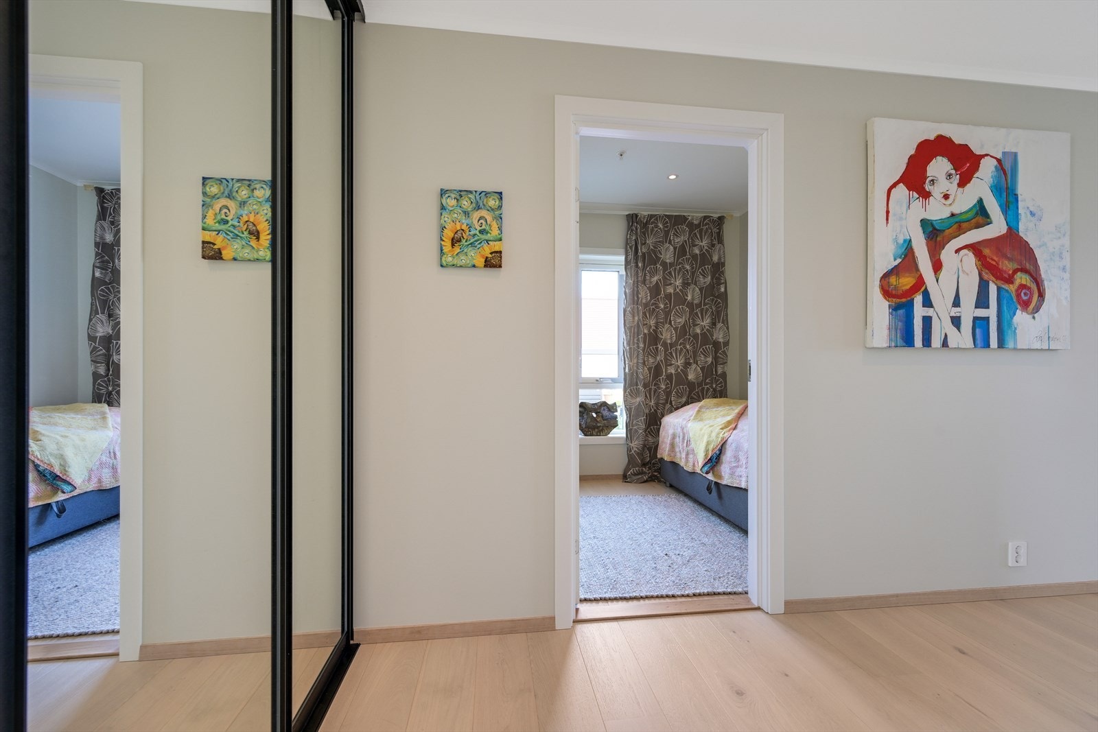 Gang/hall med skyvedørsgarderobe av god kvalitet. Galleribilde