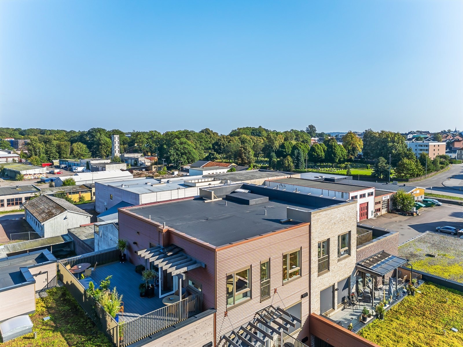 Oversiktsbilde tatt fra Indre havn og bakover. Galleribilde