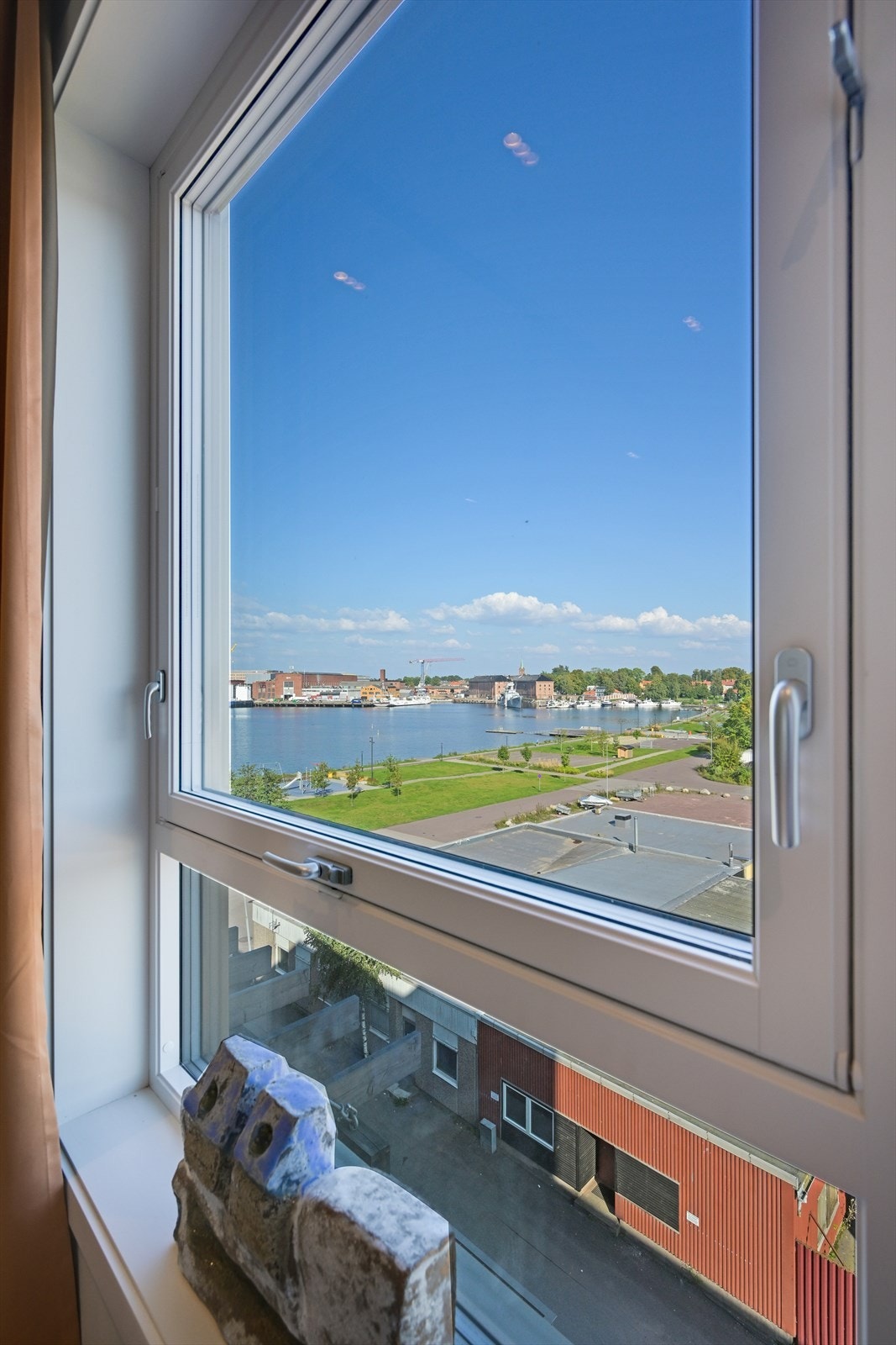 Soverom 1 med fin utsikt. Galleribilde