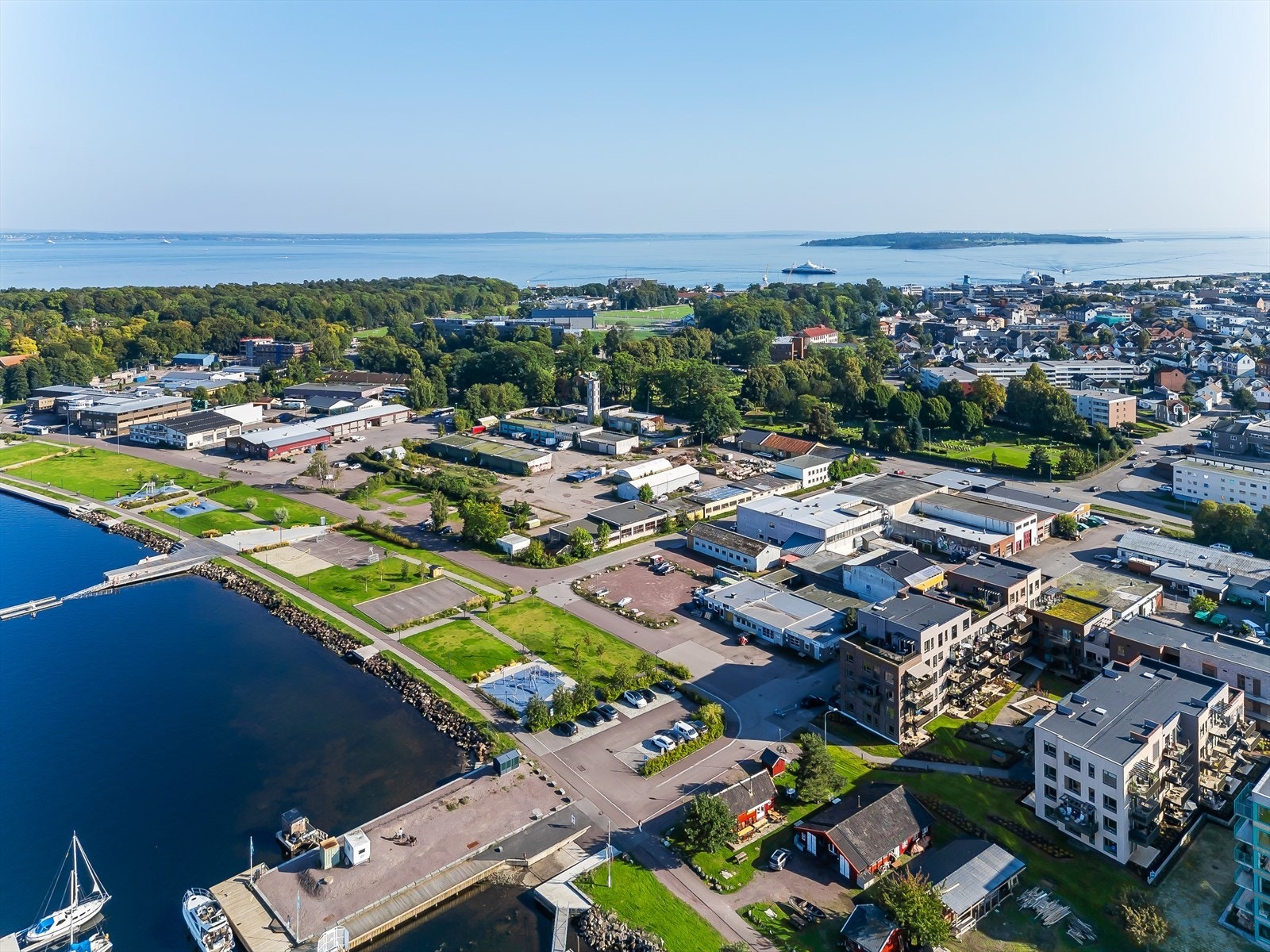 Kort gangvei til byen, ca. 10 min. Galleribilde