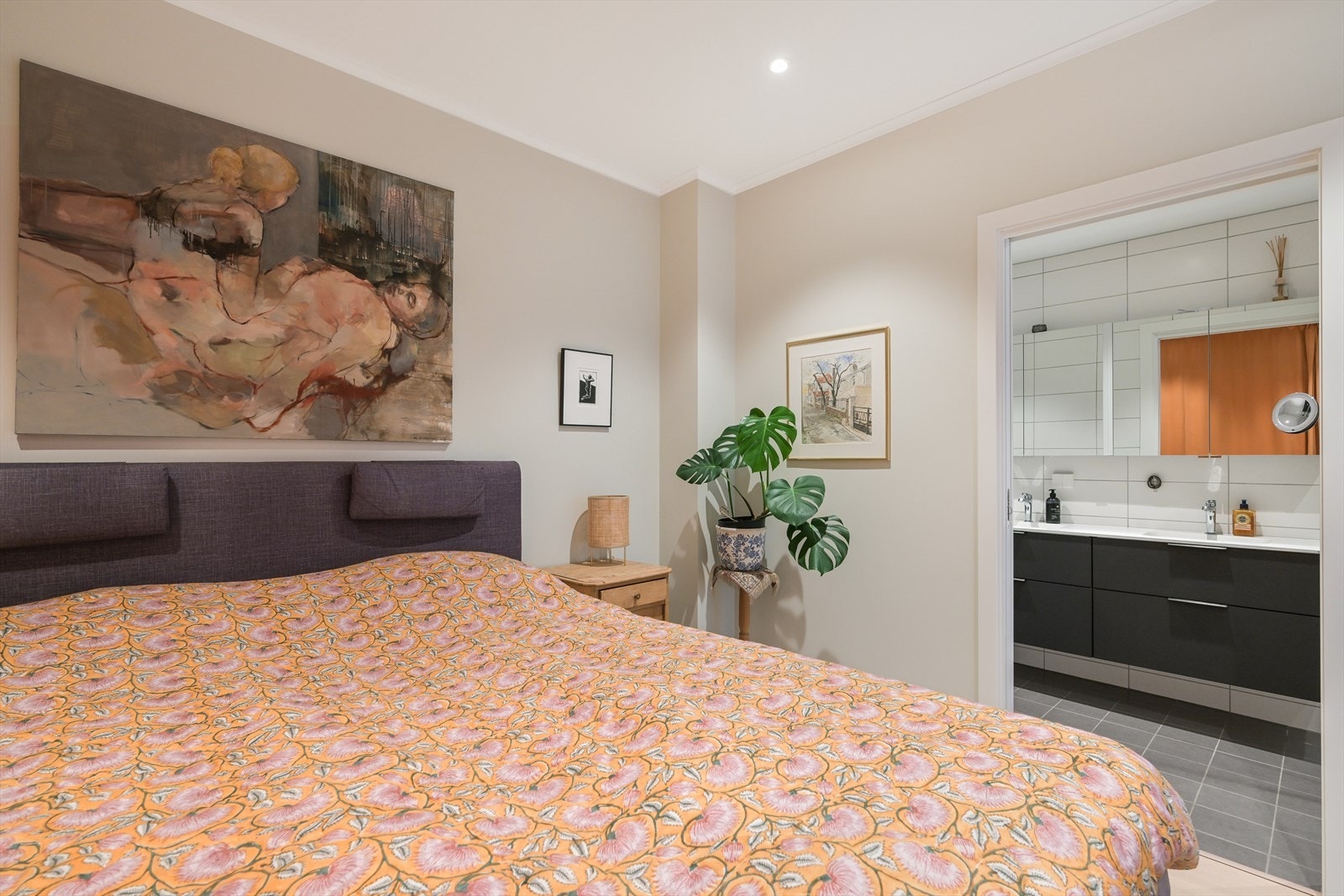 Soverom 1 med tilhørende bad. Galleribilde