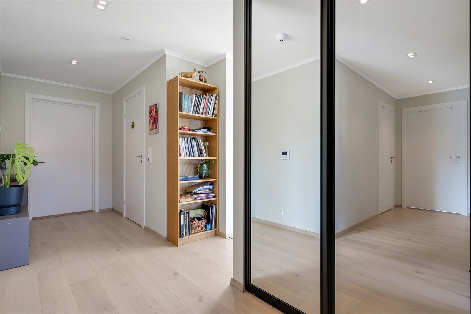 Gang/hall - Downlights i himling. Galleribilde