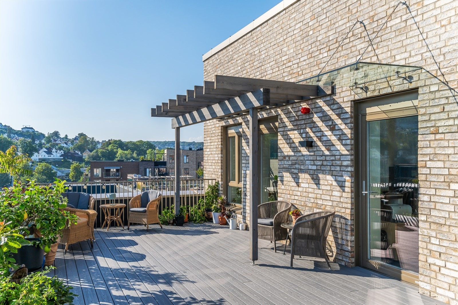 Sydvendt takterrasse - Denne er lun og fin på dager hvor det er vind fra nord. Galleribilde