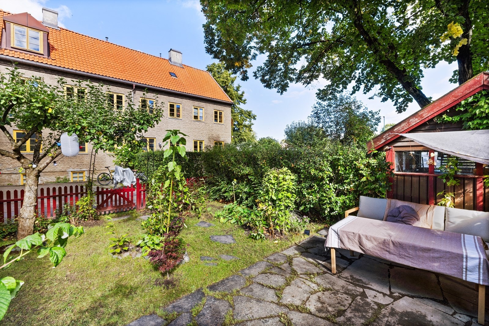 Hagens størrelse innbyr til lek og fine stunder for både store og små. Galleribilde