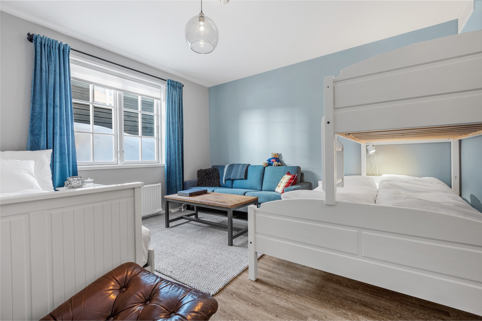 Det finnes to store soverom i leiliheten. Galleribilde