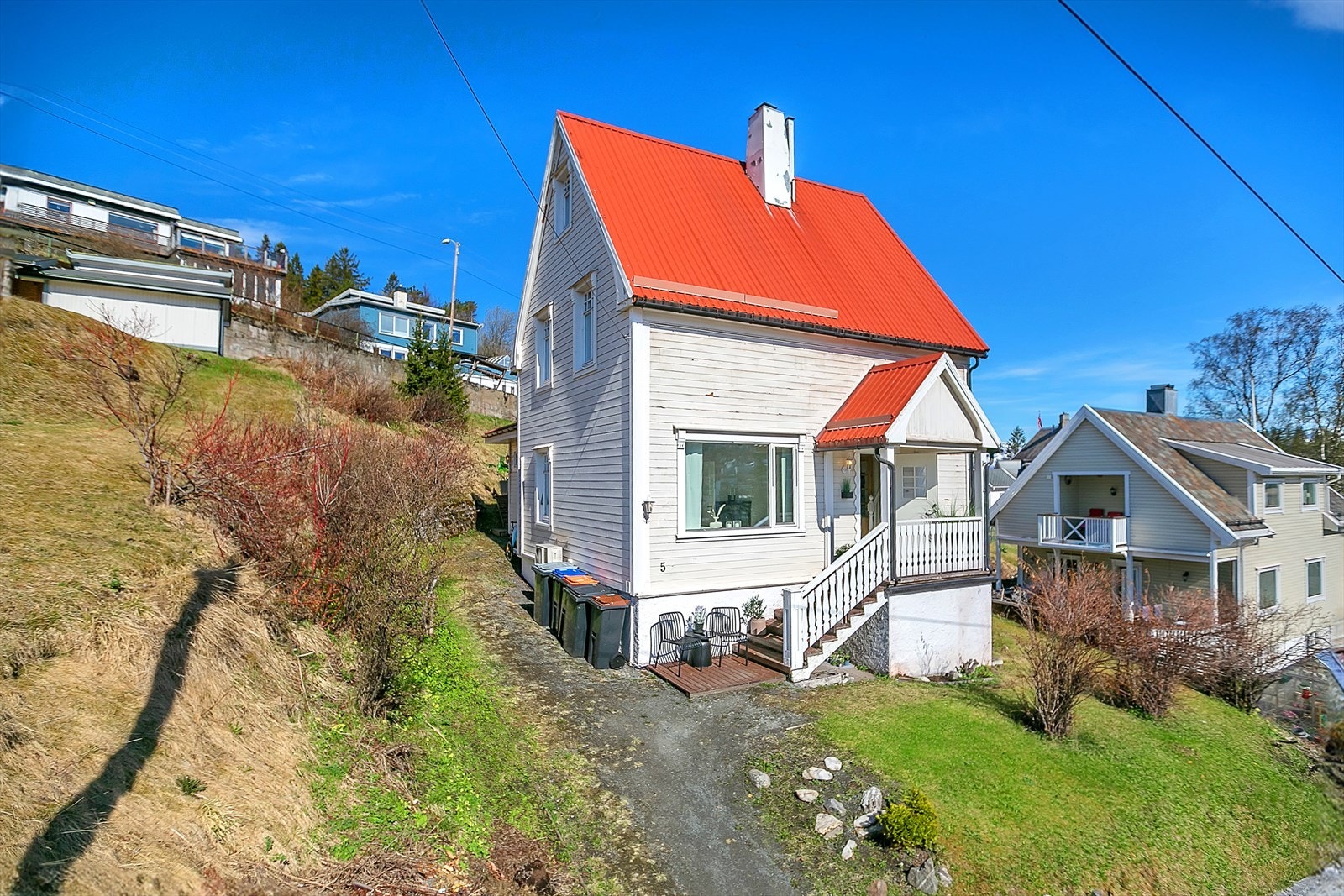 Enebolig med sentral beliggenhet. Galleribilde