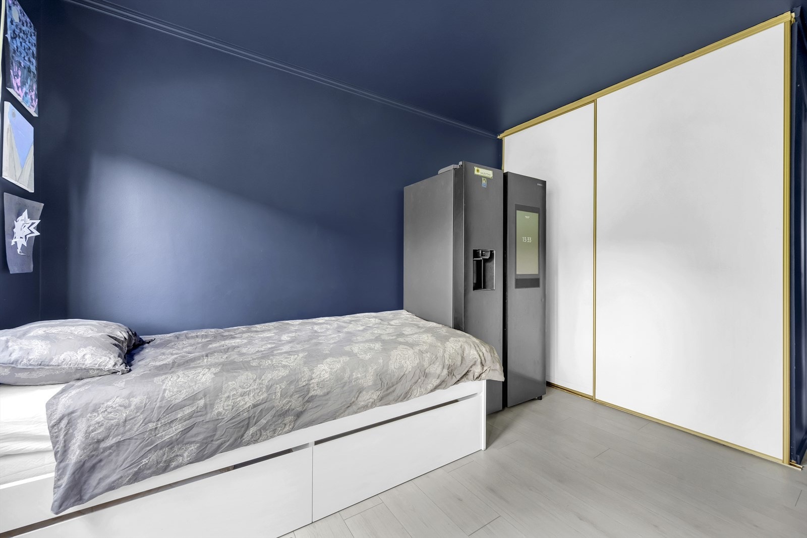 Rommet har et fleksibelt utformingspotensial, noe som gjør det ideelt for bruk som gjesterom, barnerom, hjemmekontor, eller en kombinasjon av flere funksjoner. Galleribilde