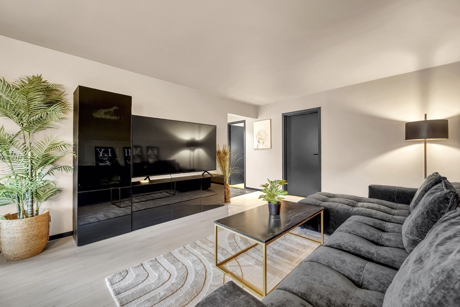 Varmtvann, fyring, TV og internett er inkludert i felleskostnadene. Galleribilde