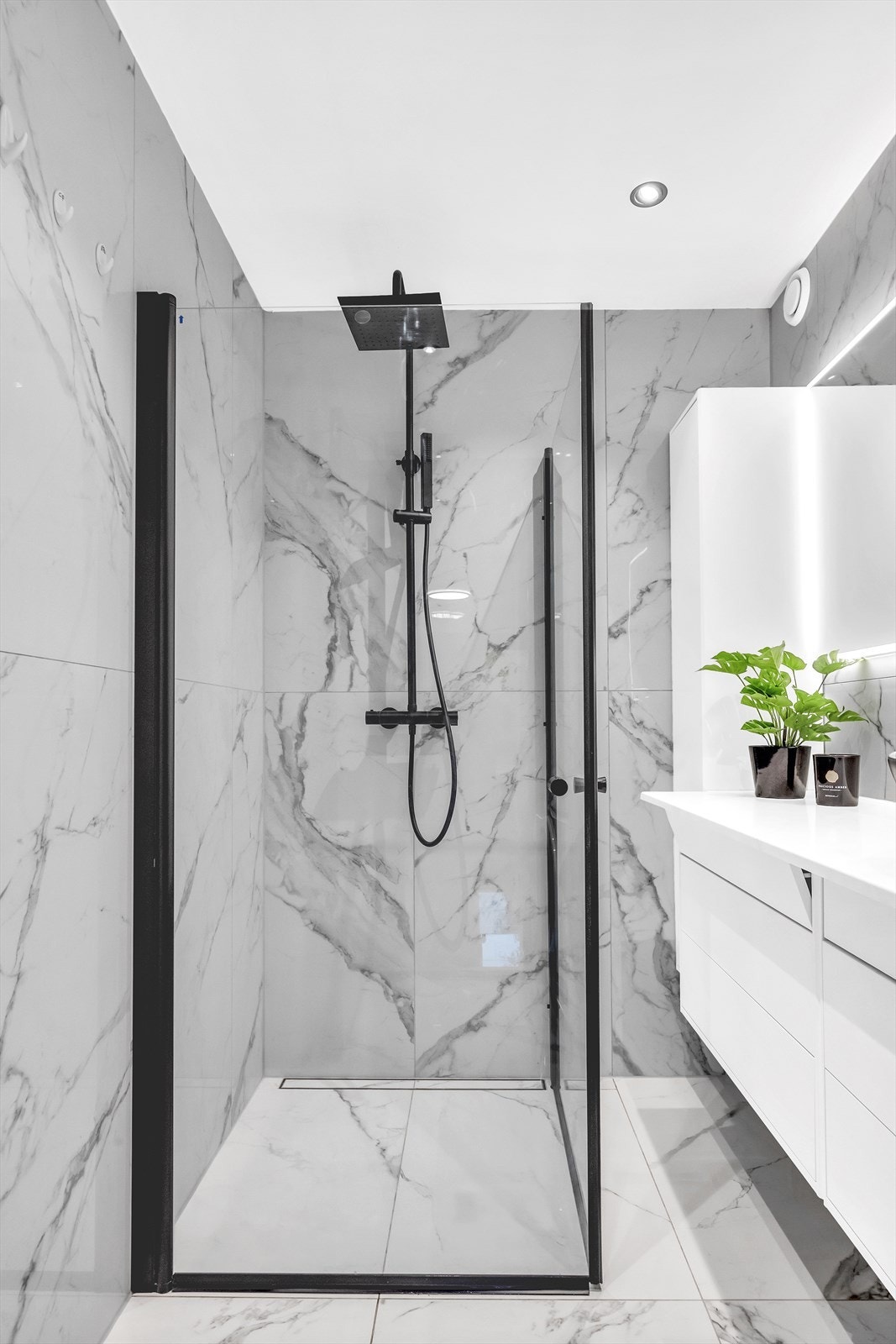 Det er opplegg for vaskemaskin og naturlig avtrekk. Galleribilde