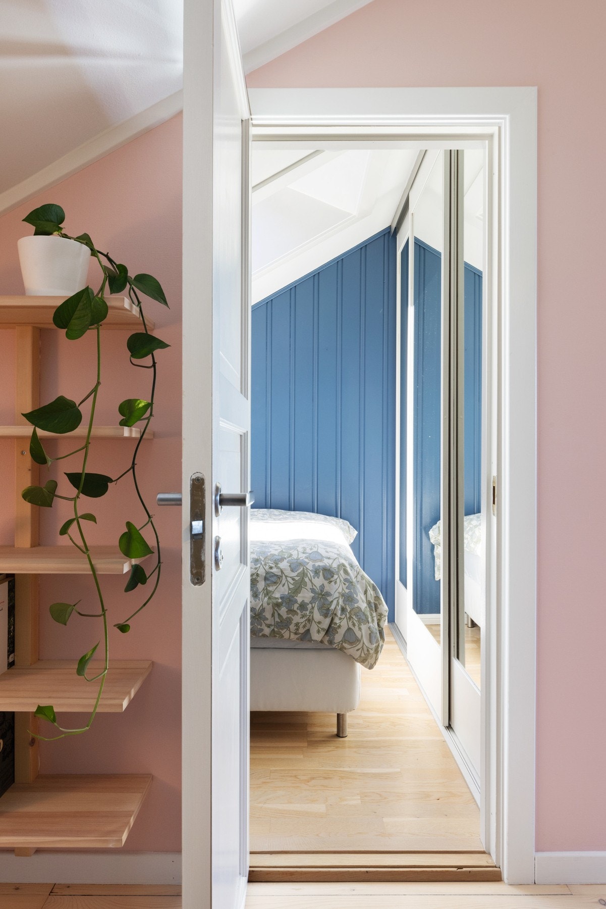 Videre inn til soverommet. Galleribilde