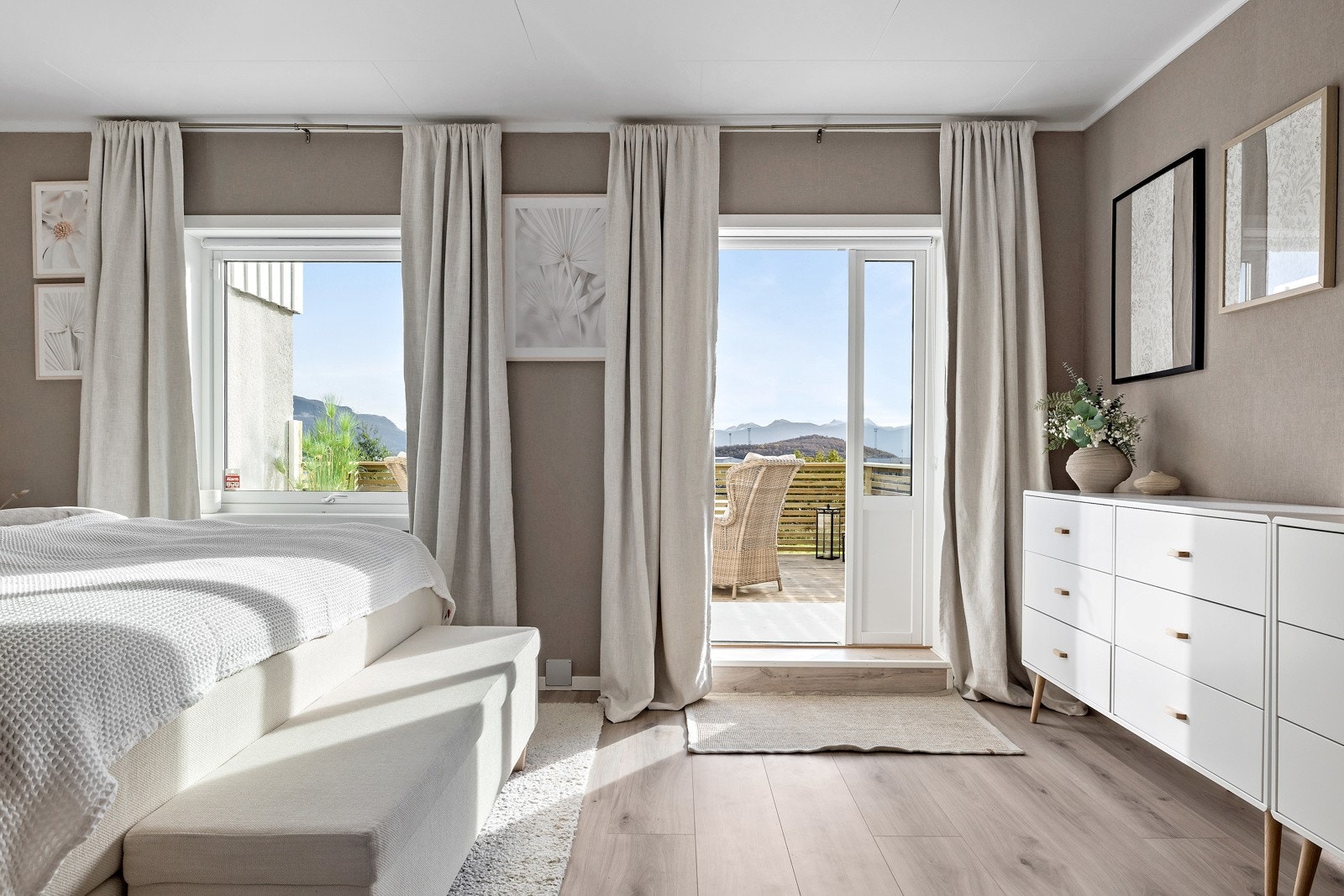 - Det oppleves som en suite hvor du har egen utgang til en.... Galleribilde