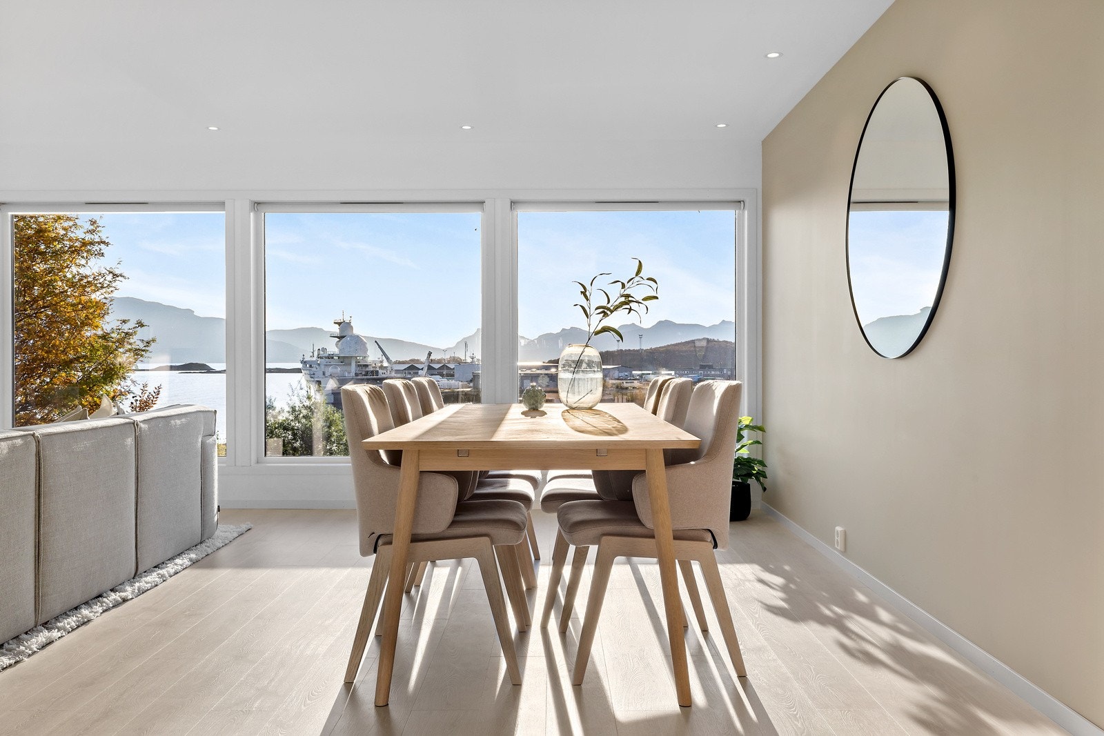 - Her kan dere fint invitere til store selskaper hvor det er plass til alle. Galleribilde