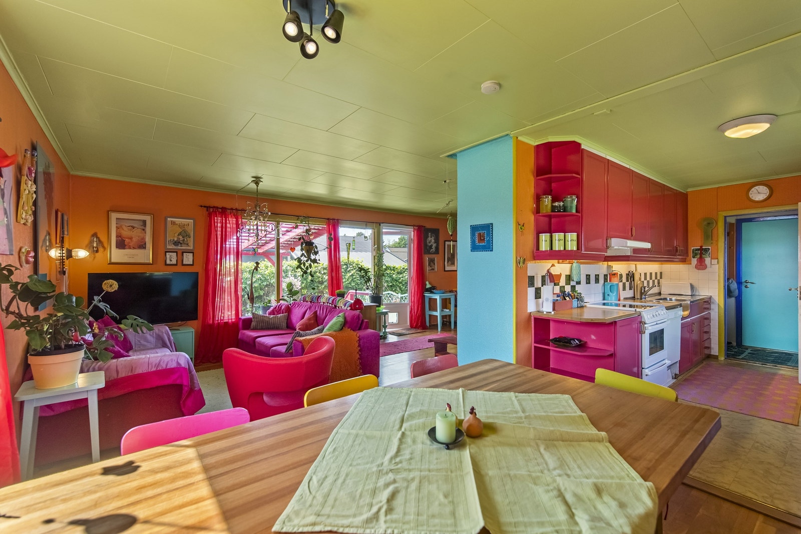 Store vindusflater slipper også inn godt med naturlig lys Galleribilde