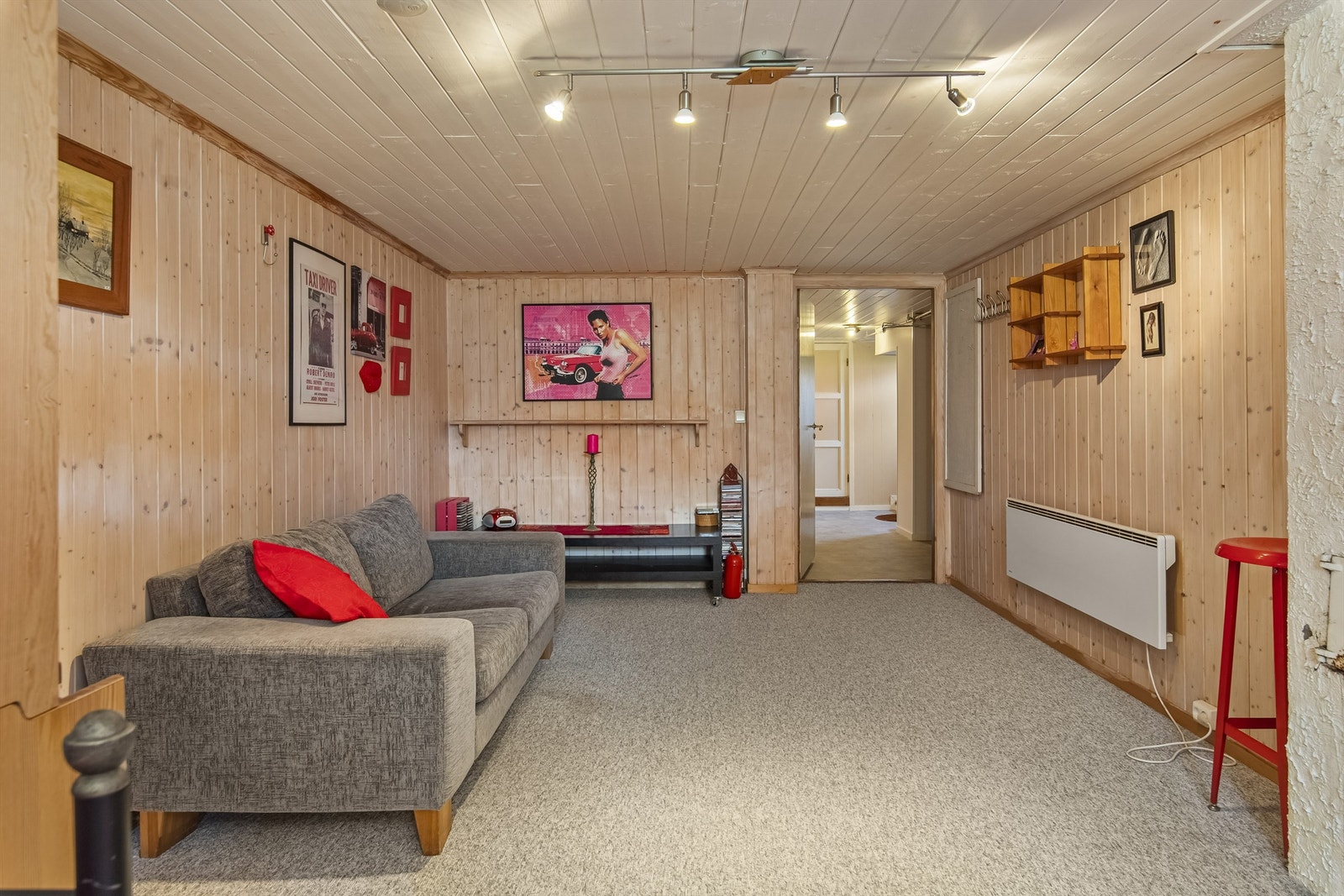 Kjellerstue (ikke godkjent for varig opphold, se punkt om ferdigattest)
' Galleribilde