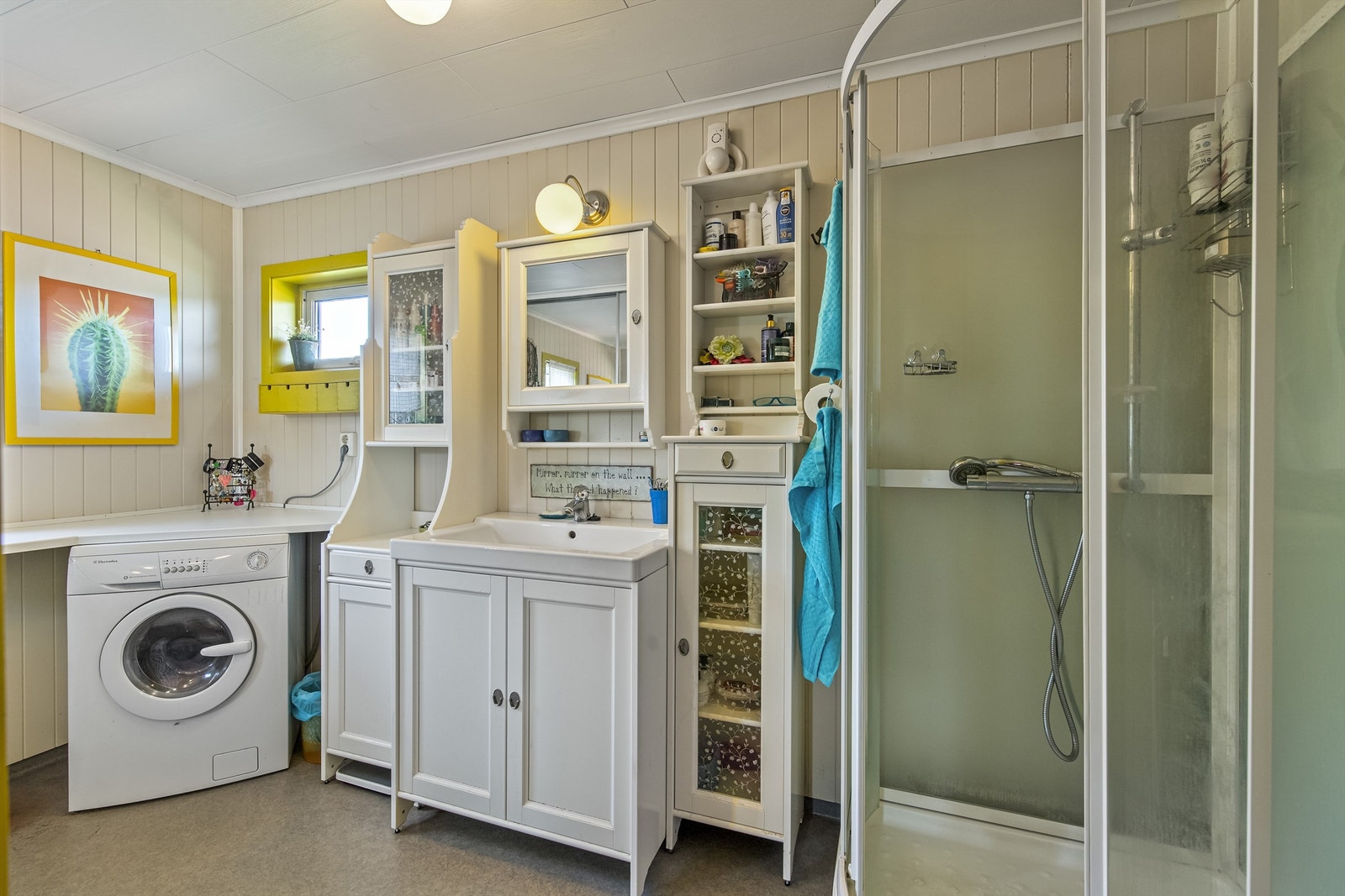 Badet er oppmalt lyst med god plass Galleribilde