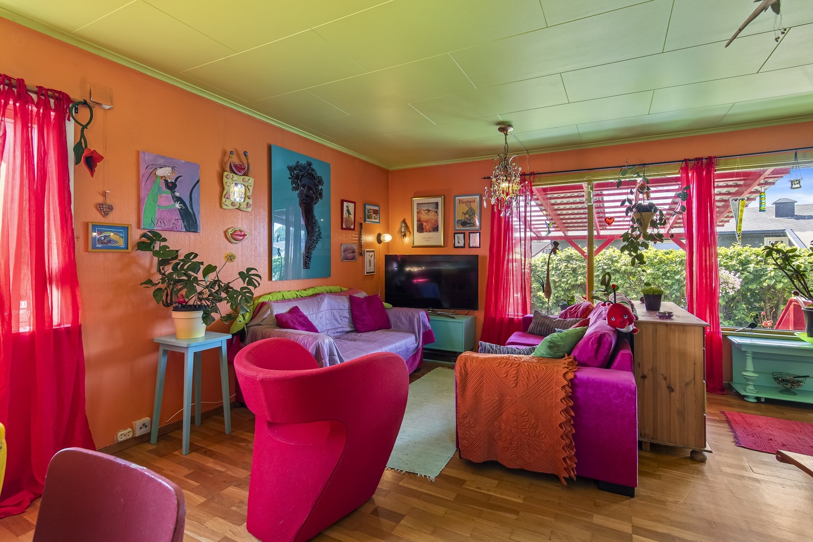 God plass til tv-krok Galleribilde