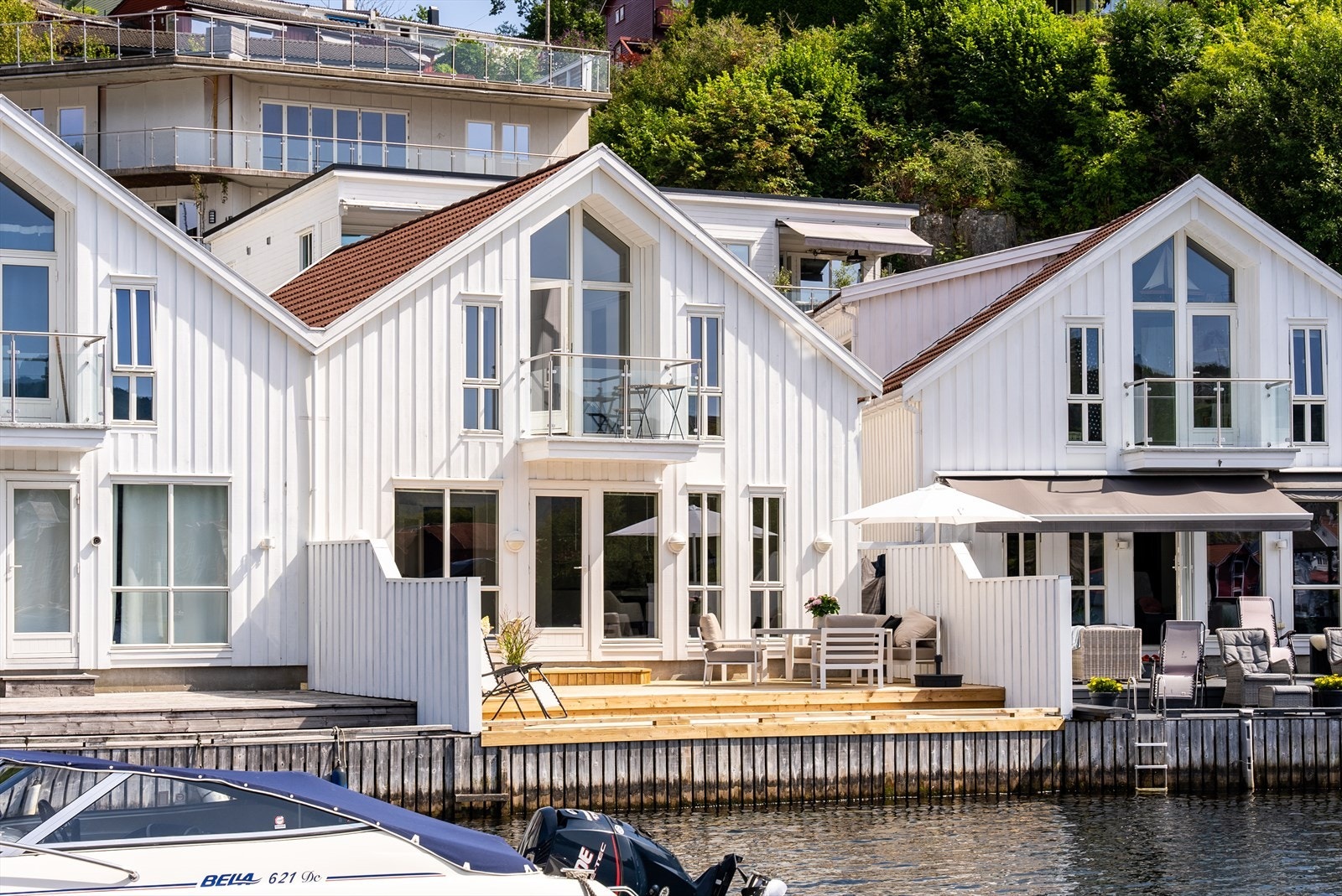Velkommen til Nedre Dannevikveien 29! Eiendommen ligger nydelig til i populært og maritimt miljø i Flekkefjord! Galleribilde
