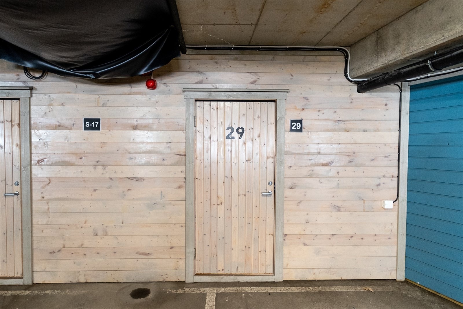 Bod og fast p-plass i felles lukket parkeringsanlegg. Her er det lagt nytt opplegg til fremtidig el-billader. Galleribilde