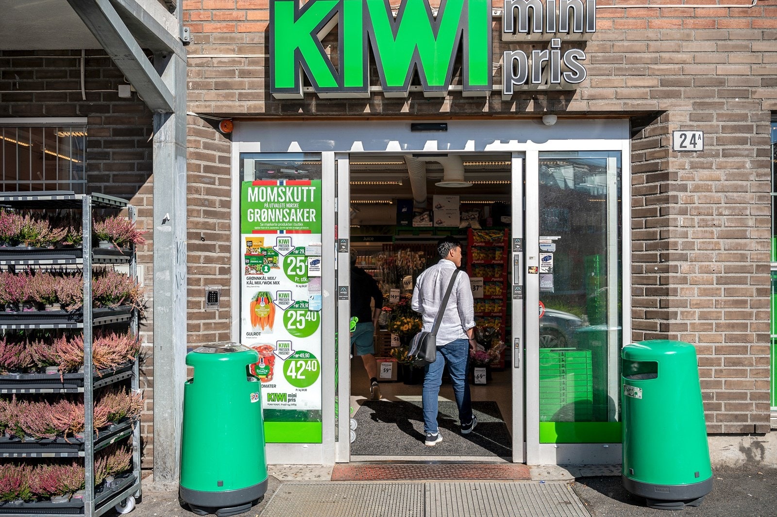 Det er flere dagligvarehandler i umiddelbar nærhet av leiligheten, som for eksempel Kiwi i Strømsveien. Galleribilde