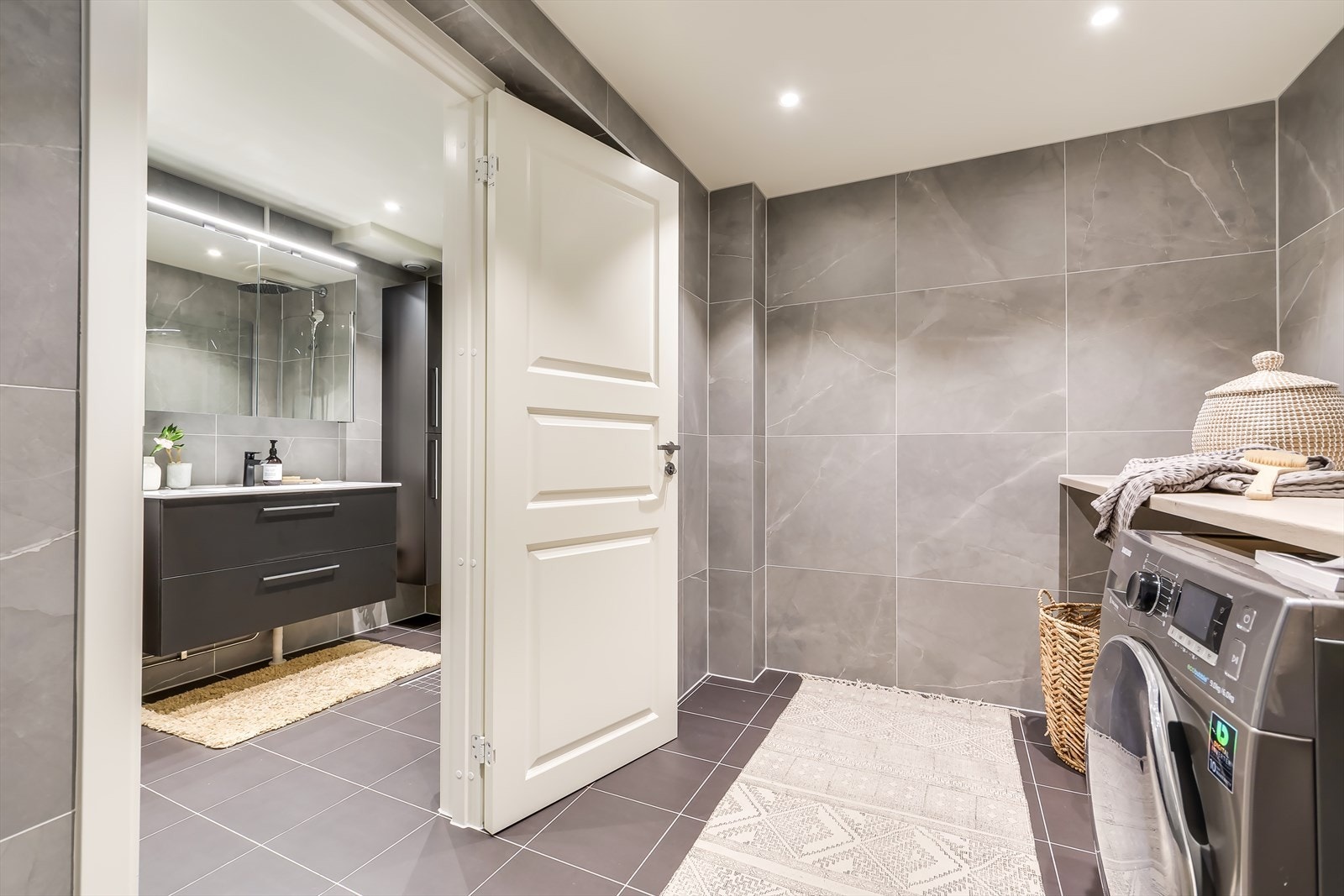 I tilknytning til badet er det også et praktisk vaskerom. Galleribilde