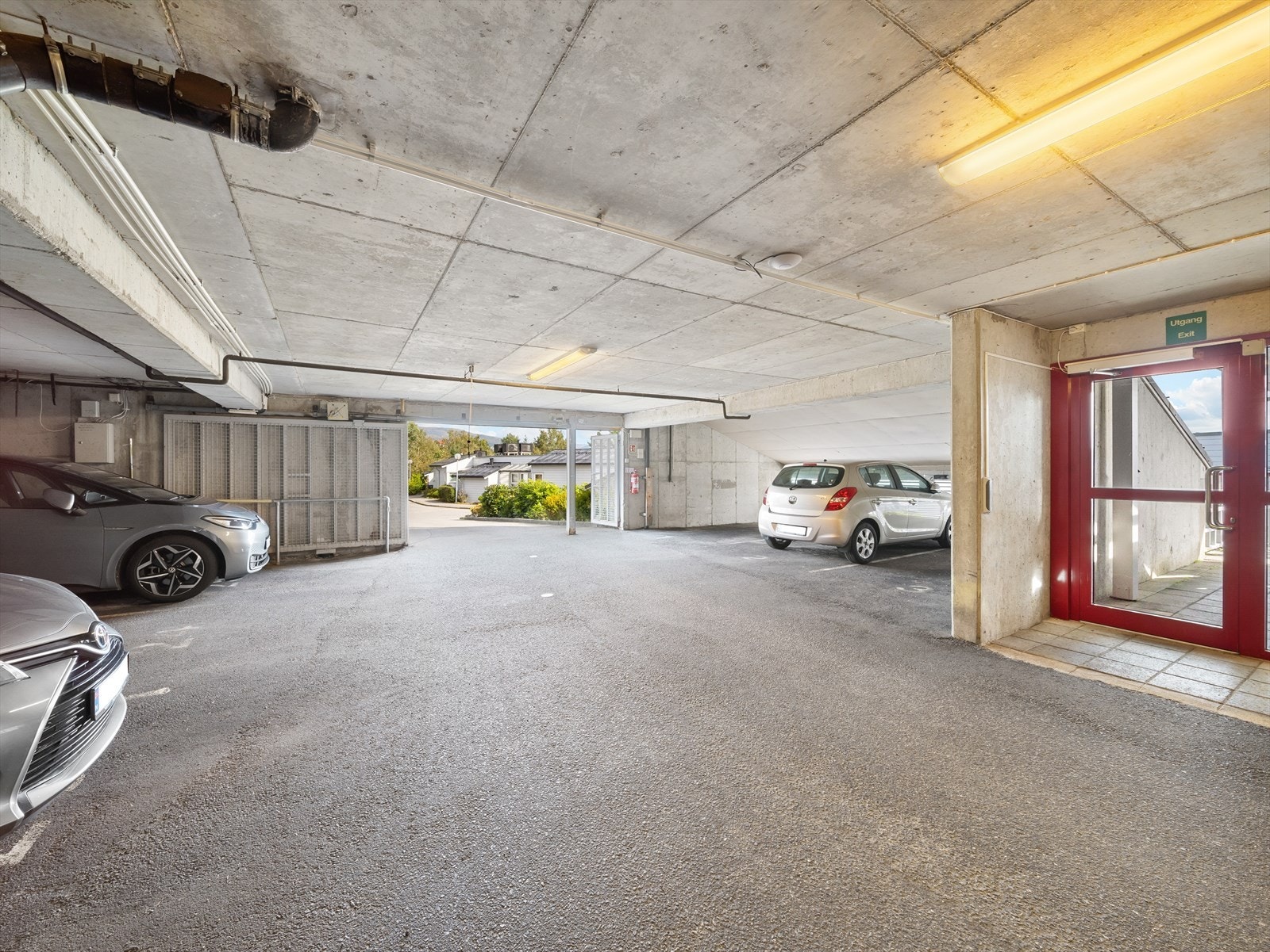 Leiligheten disponerer to eksterne boder, samt fast garasjeplass med elbillader i fellesanlegg. Galleribilde