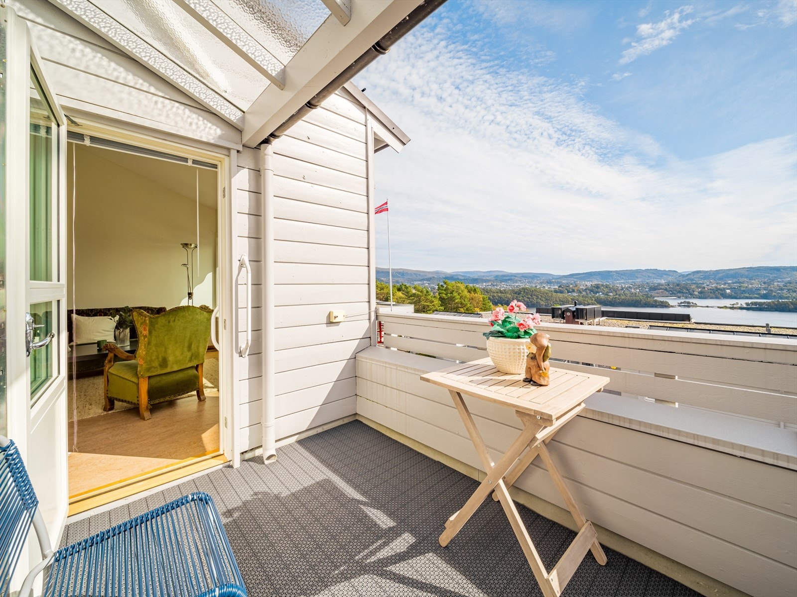 Takterrassen måler 5 m² og er delvis overbygd. Galleribilde