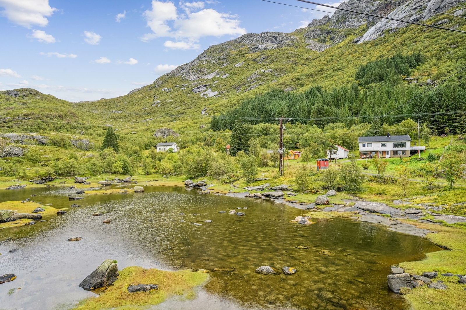 Flott fritidseiendom i naturskjønne omgivelser. Galleribilde